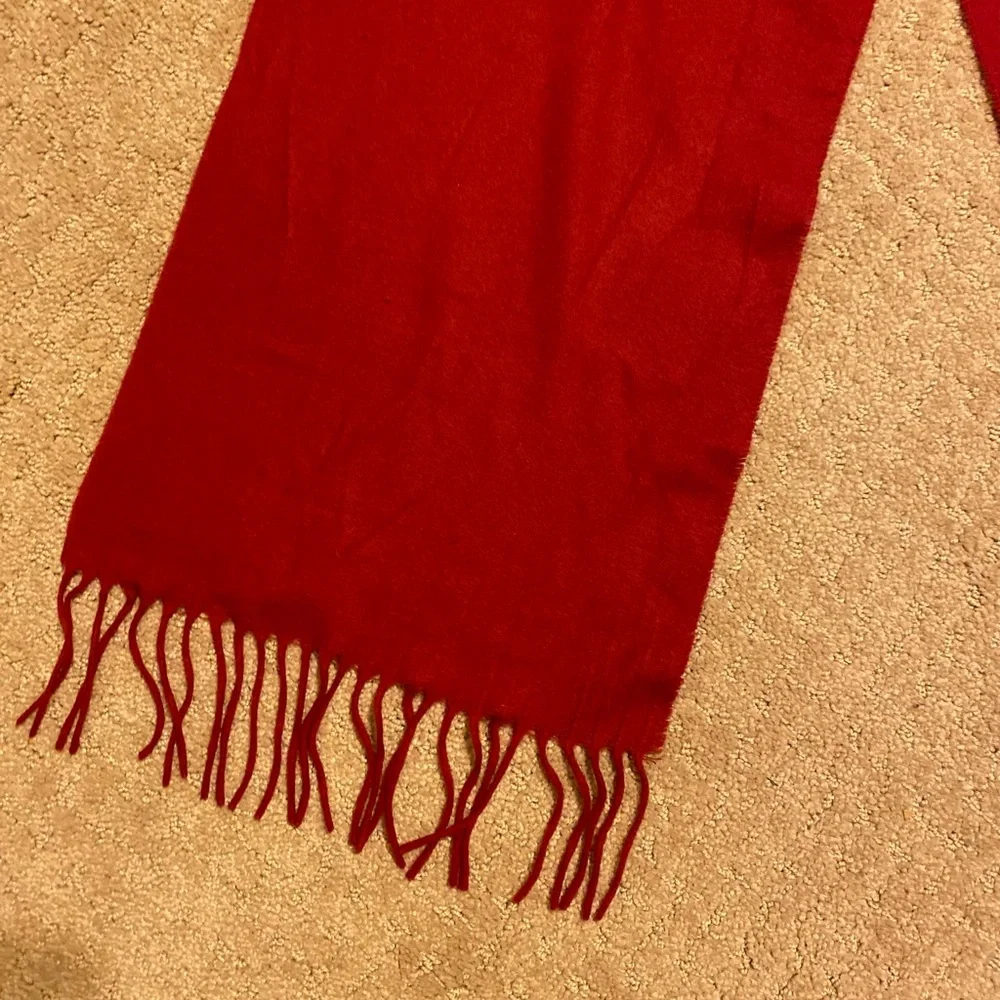 NWOT V. Fraas - Mens Cashmink red color long scarf w/fringes, Size: 72” x 11”